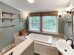 Family Tides - Y850 Beautiful Home Only A 10 Minute Walk To Short Sand