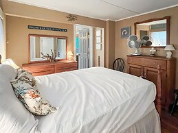 Family Tides - Y850 Beautiful Home Only A 10 Minute Walk To Short Sand
