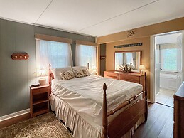 Family Tides - Y850 Beautiful Home Only A 10 Minute Walk To Short Sand