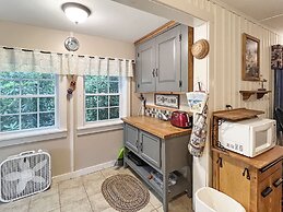 Family Tides - Y850 Beautiful Home Only A 10 Minute Walk To Short Sand