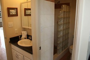 Kamaole Nalu, #605 2 Bedroom Condo by RedAwning