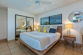 Kihei Beach, #404 1 Bedroom Condo by RedAwning