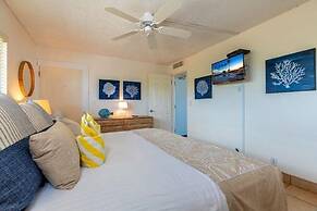 Kihei Beach, #404 1 Bedroom Condo by RedAwning