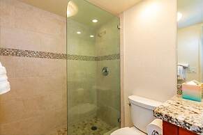 Kihei Beach, #404 1 Bedroom Condo by RedAwning
