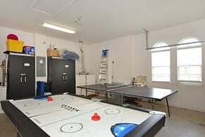 Minniehaha Retreat 4 Bedroom Home by RedAwning