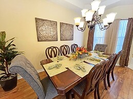 Minniehaha Retreat 4 Bedroom Home by RedAwning