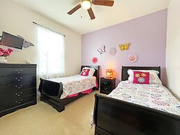 Minniehaha Retreat 4 Bedroom Home by RedAwning