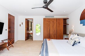 Central Park Lagunas By Sandy Powerful