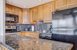 Kihei Surfside, #305 1 Bedroom Condo by RedAwning