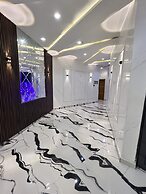 Clique Court Hotel & Suite