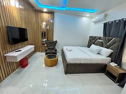 Clique Court Hotel & Suite