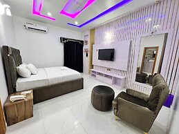 Clique Court Hotel & Suite