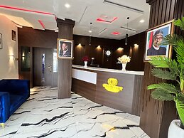 Clique Court Hotel & Suite