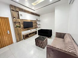 Clique Court Hotel & Suite