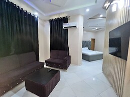 Clique Court Hotel & Suite