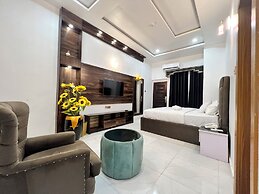 Clique Court Hotel & Suite