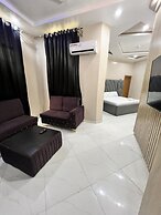 Clique Court Hotel & Suite