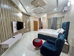 Clique Court Hotel & Suite