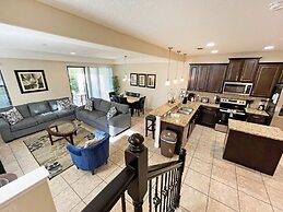 Fountains Retreat 4 Bedroom Condo by RedAwning