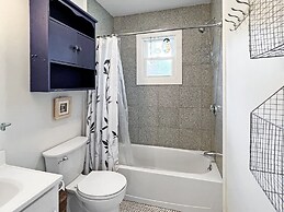 Lighthouse - Q991 Near Sandy Gorgeous Ogunquit Beach 2 Bedroom Cabin b
