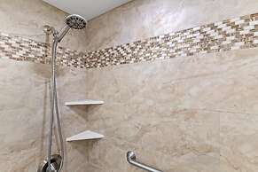 Kihei Beach, #110 2 Bedroom Condo by RedAwning