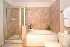 Under The Palms 3 Bedroom Condo by RedAwning