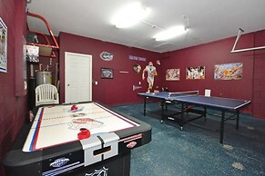 Secret Garden Villa 4 Bedroom Home by RedAwning