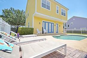 Reunion Retreat 3 Bedroom Home by RedAwning