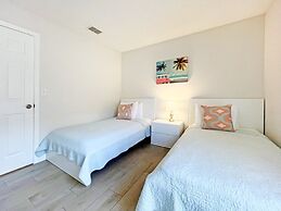 Sunshine Villa 5 Bedroom Villa by RedAwning