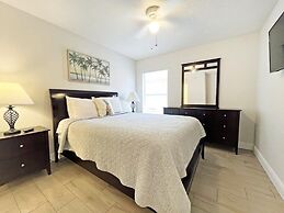 Sunshine Villa 5 Bedroom Villa by RedAwning