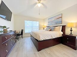 Sunshine Villa 5 Bedroom Villa by RedAwning