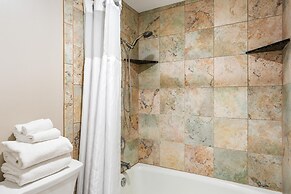 Big Island Royal Sea Cliff 401 2 Bedroom Condo