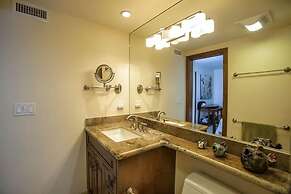 Kihei Beach, #102 2 Bedroom Condo by RedAwning
