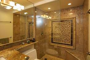 Kihei Beach, #102 2 Bedroom Condo by RedAwning