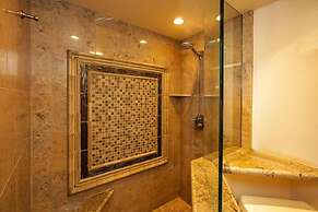 Kihei Beach, #102 2 Bedroom Condo by RedAwning