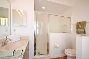 Casa Dilaura 4 Bedroom Home by RedAwning