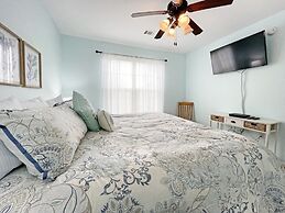 Lullaby Loft 3 Bedroom Condo by RedAwning