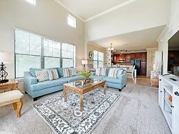 Lullaby Loft 3 Bedroom Condo by RedAwning