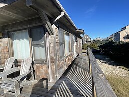 Hatteras Beachhouse 3 Bedroom Cottage by Redawning