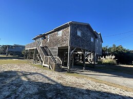 Hatteras Beachhouse 3 Bedroom Cottage by Redawning