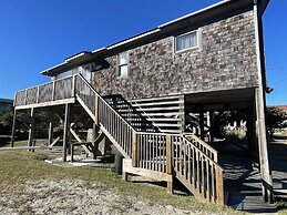 Hatteras Beachhouse 3 Bedroom Cottage by Redawning