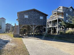 Hatteras Beachhouse 3 Bedroom Cottage by Redawning