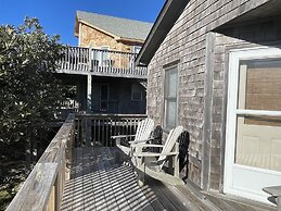 Hatteras Beachhouse 3 Bedroom Cottage by Redawning