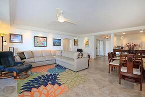 Royal Mauian, #202 3 Bedroom Condo by RedAwning