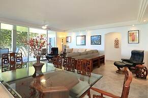 Royal Mauian, #202 3 Bedroom Condo by RedAwning