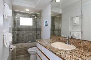 Royal Mauian, #202 3 Bedroom Condo by RedAwning