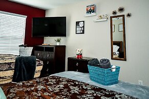 4 - Bed home, w/ Cali King Bed - 12 mins. to DTWN