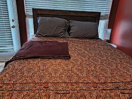 4 - Bed home, w/ Cali King Bed - 12 mins. to DTWN