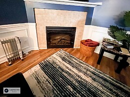 4 - Bed home, w/ Cali King Bed - 12 mins. to DTWN