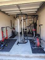 4 - Bed home, w/ Cali King Bed - 12 mins. to DTWN